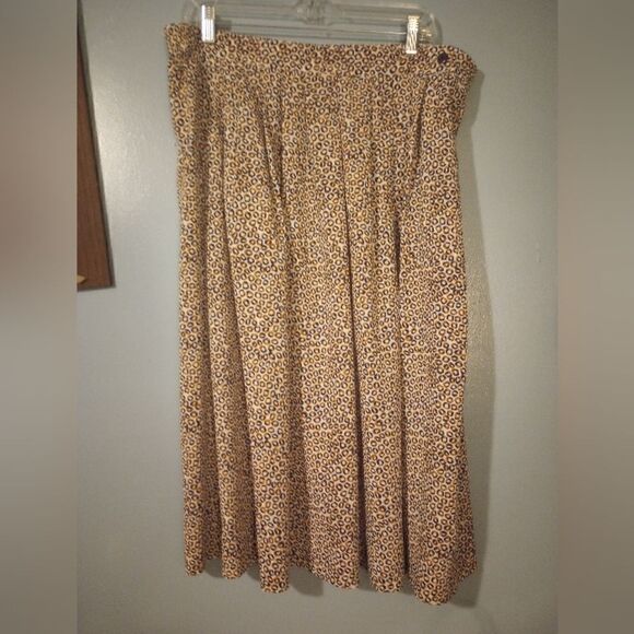 Ship & shore abstract print pleated skirt and shirt set with pockets - Picture 7 of 13